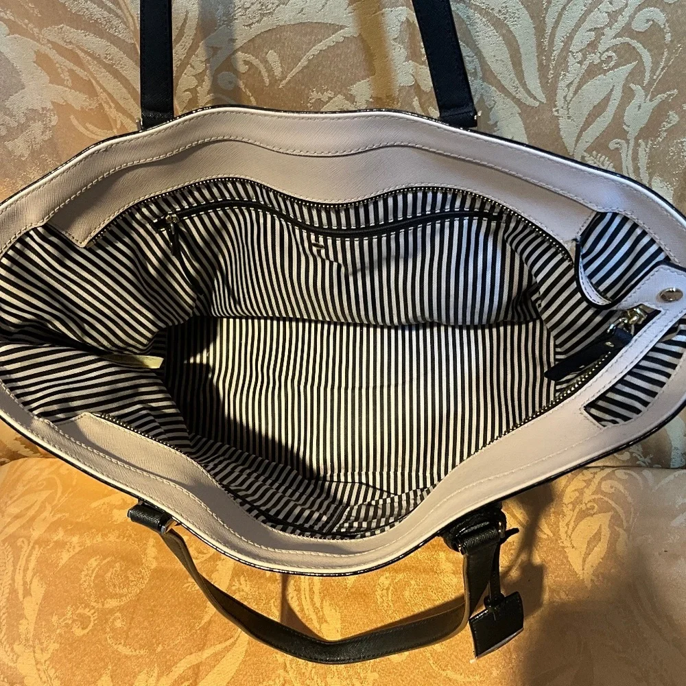 Kate Spade off white/grayish and black tote. D1Ab